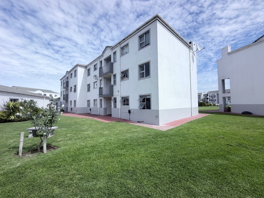 1 Bedroom Property for Sale in Bloubergstrand Western Cape